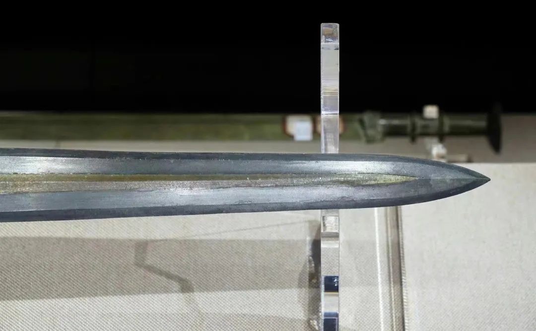 战国 复合双箍铜剑剑身细节图图一  战国 复合双箍铜剑 长沙博物馆藏 