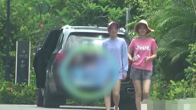 Baby私下会友遭出卖，盘腿抽烟视频被放上网，偷拍者就坐在她对面休闲区蓝鸢梦想 - Www.slyday.coM