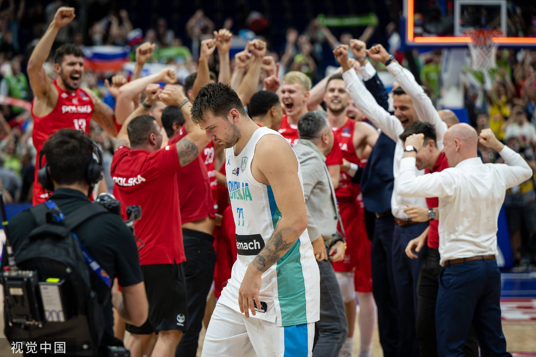 约基奇面对热火严密防守仍高效输出攻防两端全面压制对手