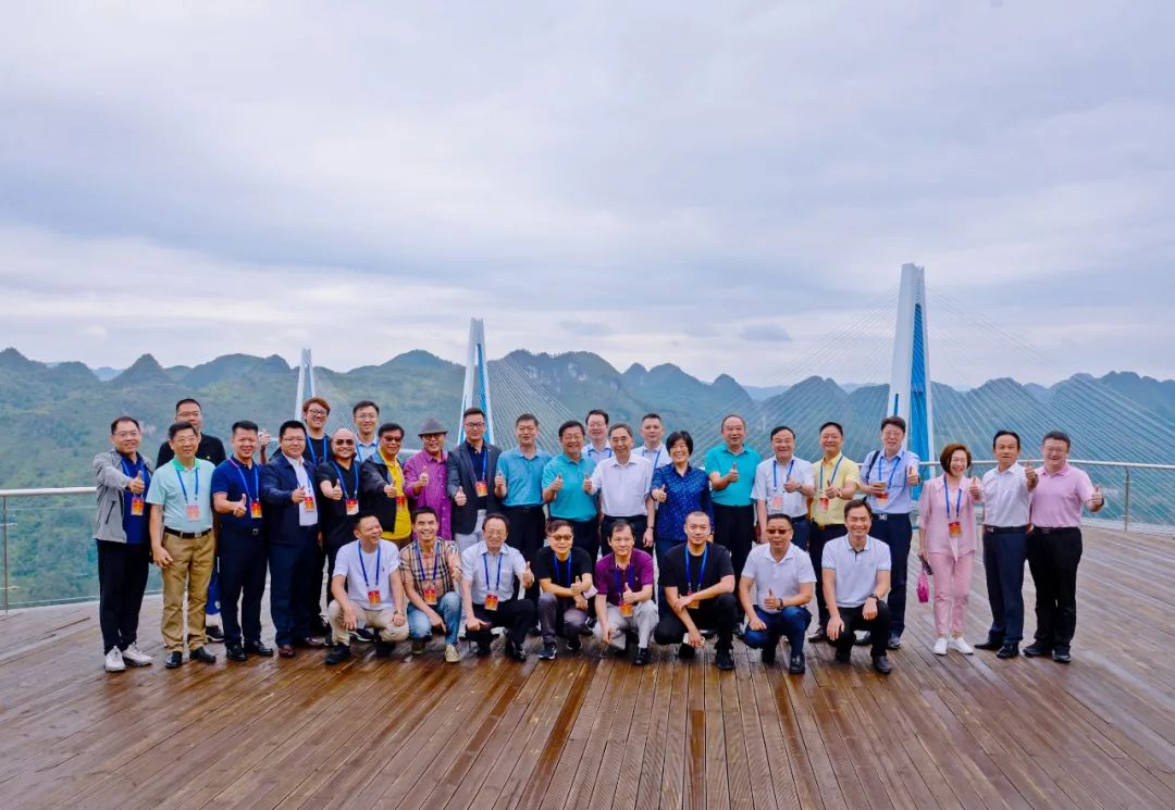 “天有百日晴、地有千里平、人有万贯银，这才是当下贵州的真实写照！”休闲区蓝鸢梦想 - Www.slyday.coM