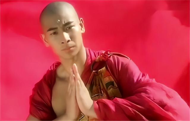 电影的最后,在青蛇的质问下,法海终于醒悟,流下了一滴佛的泪.