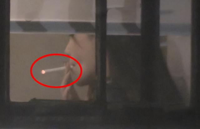 Baby私下会友遭出卖，盘腿抽烟视频被放上网，偷拍者就坐在她对面休闲区蓝鸢梦想 - Www.slyday.coM