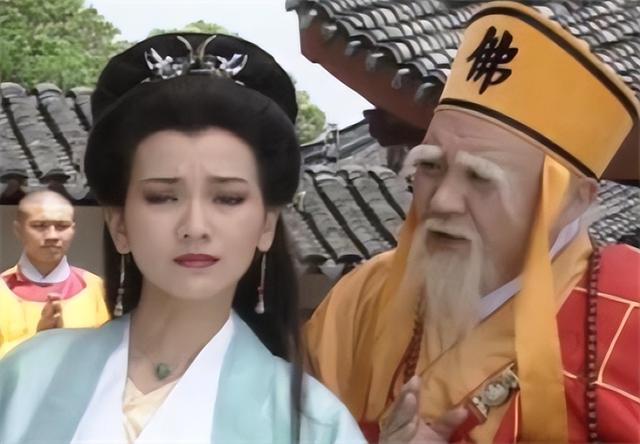 赵文卓的法海演出了对青蛇产生莫名情愫而内心的挣扎与矛盾;而