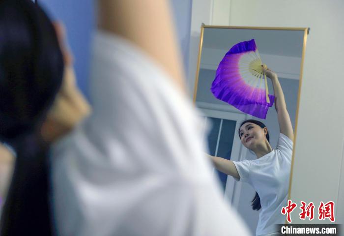 成都一高校开展线上舞蹈教学 “云上”学舞更添别样乐趣休闲区蓝鸢梦想 - Www.slyday.coM