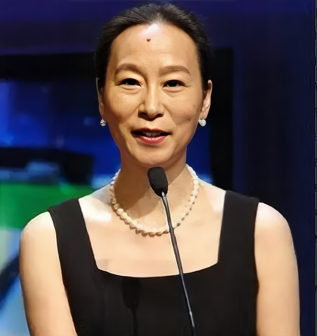 奚美娟:月子期间含泪离婚,单亲妈妈27年,如今儿子孝顺事业红火__财经