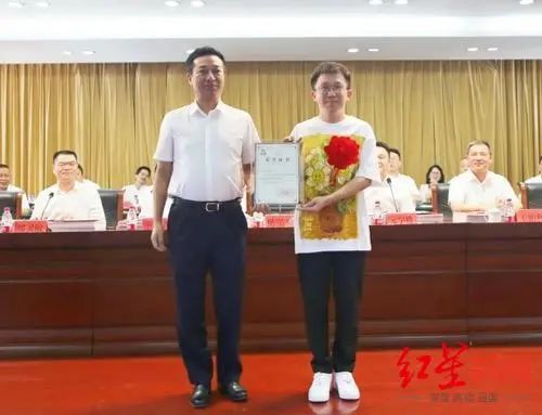 引热议！90后老师获奖一套价值200万的房，此前还得过车，本人回应休闲区蓝鸢梦想 - Www.slyday.coM