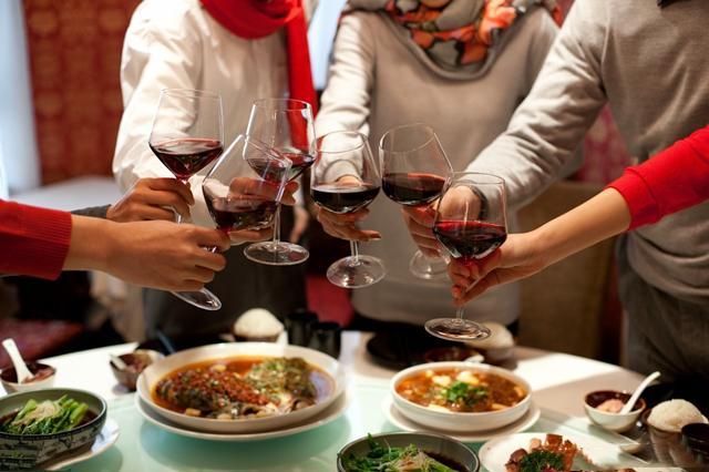 饭局上别人给你发烟,不想抽别说我不抽,懂这3点不伤感情还有面休闲区蓝鸢梦想 - Www.slyday.coM 饭局上别人给你发烟,不想抽别说我不抽,懂这3点不伤感情还有面休闲区蓝鸢梦想 - Www.slyday.coM