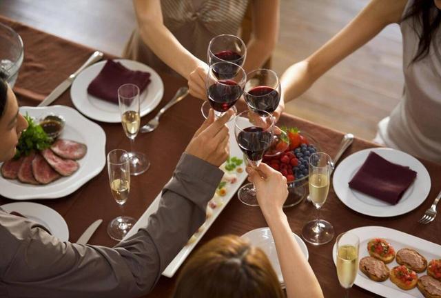 饭局上别人给你发烟,不想抽别说我不抽,懂这3点不伤感情还有面休闲区蓝鸢梦想 - Www.slyday.coM 饭局上别人给你发烟,不想抽别说我不抽,懂这3点不伤感情还有面休闲区蓝鸢梦想 - Www.slyday.coM