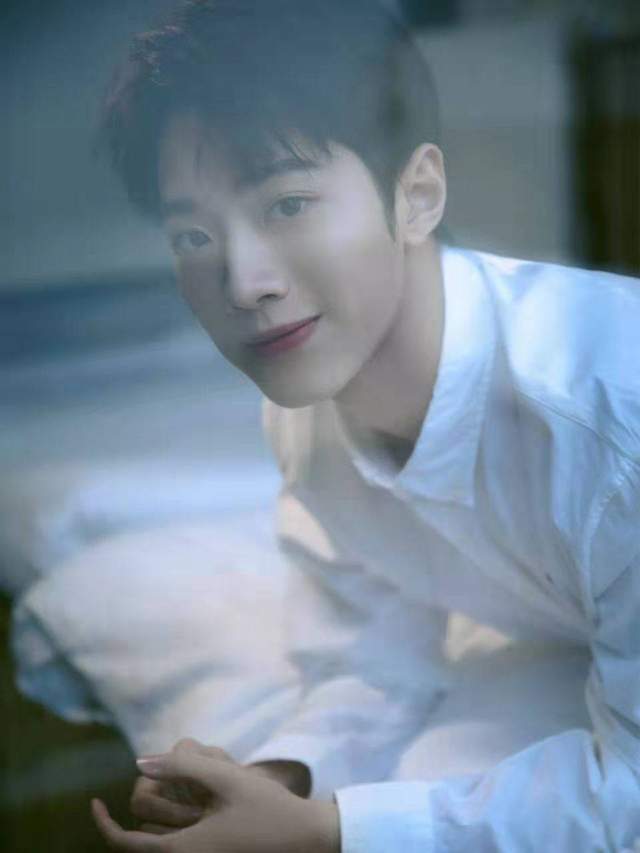 这不就是行走的帅气学长？终于知道为啥外网说他是东方正统脸了休闲区蓝鸢梦想 - Www.slyday.coM