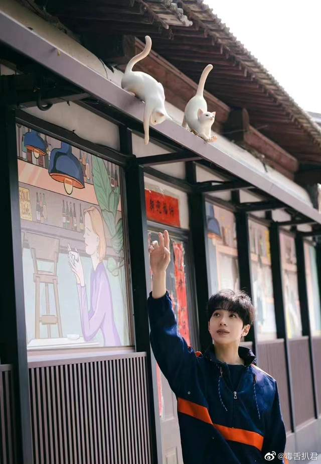 这不就是行走的帅气学长？终于知道为啥外网说他是东方正统脸了休闲区蓝鸢梦想 - Www.slyday.coM