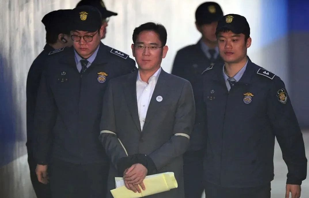 身家百亿和影帝谈恋爱，逃离豪门婚姻的她活得可真精彩__财经头条