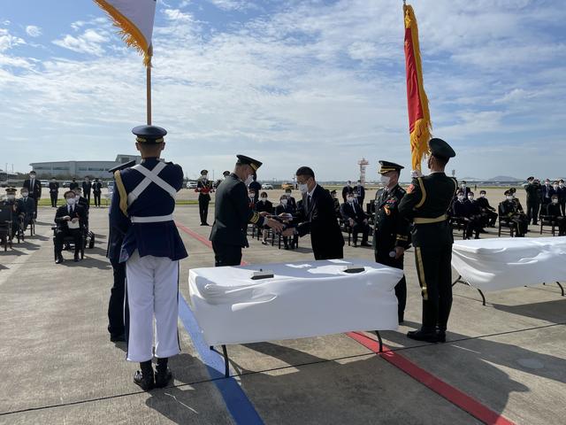 英雄回家！中韩双方交接第九批在韩中国人民志愿军烈士遗骸休闲区蓝鸢梦想 - Www.slyday.coM