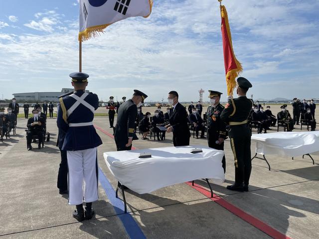 英雄回家！中韩双方交接第九批在韩中国人民志愿军烈士遗骸休闲区蓝鸢梦想 - Www.slyday.coM