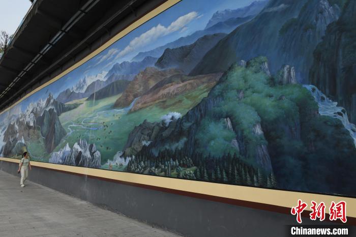 重庆南滨路现360米墙绘壁画 吸引市民眼球|重庆市|周毅_新浪新闻