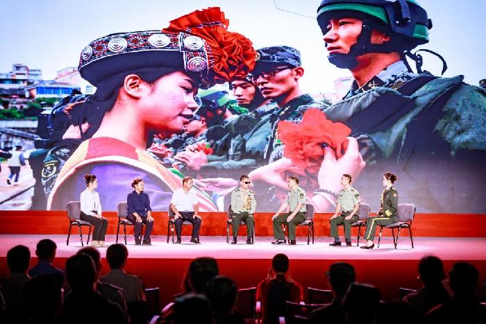 “八一勋章”获得者杜富国走进中国人民大学__财经头条