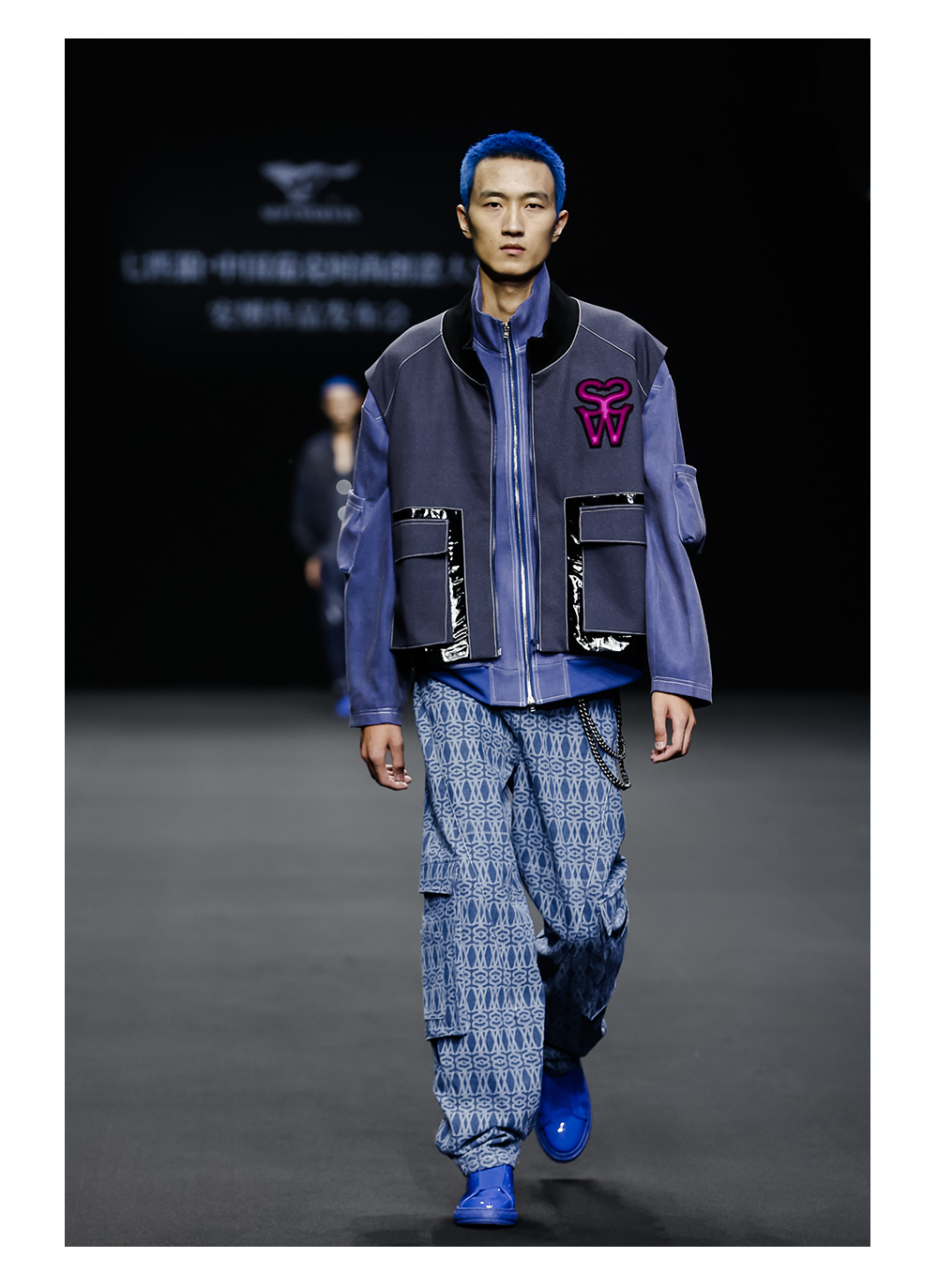 “七匹狼·中国茄克时尚创意大奖”夺冠作品亮相SS23中国国际时装周__财经头条
