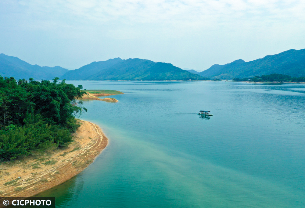 广西灵川船行画中