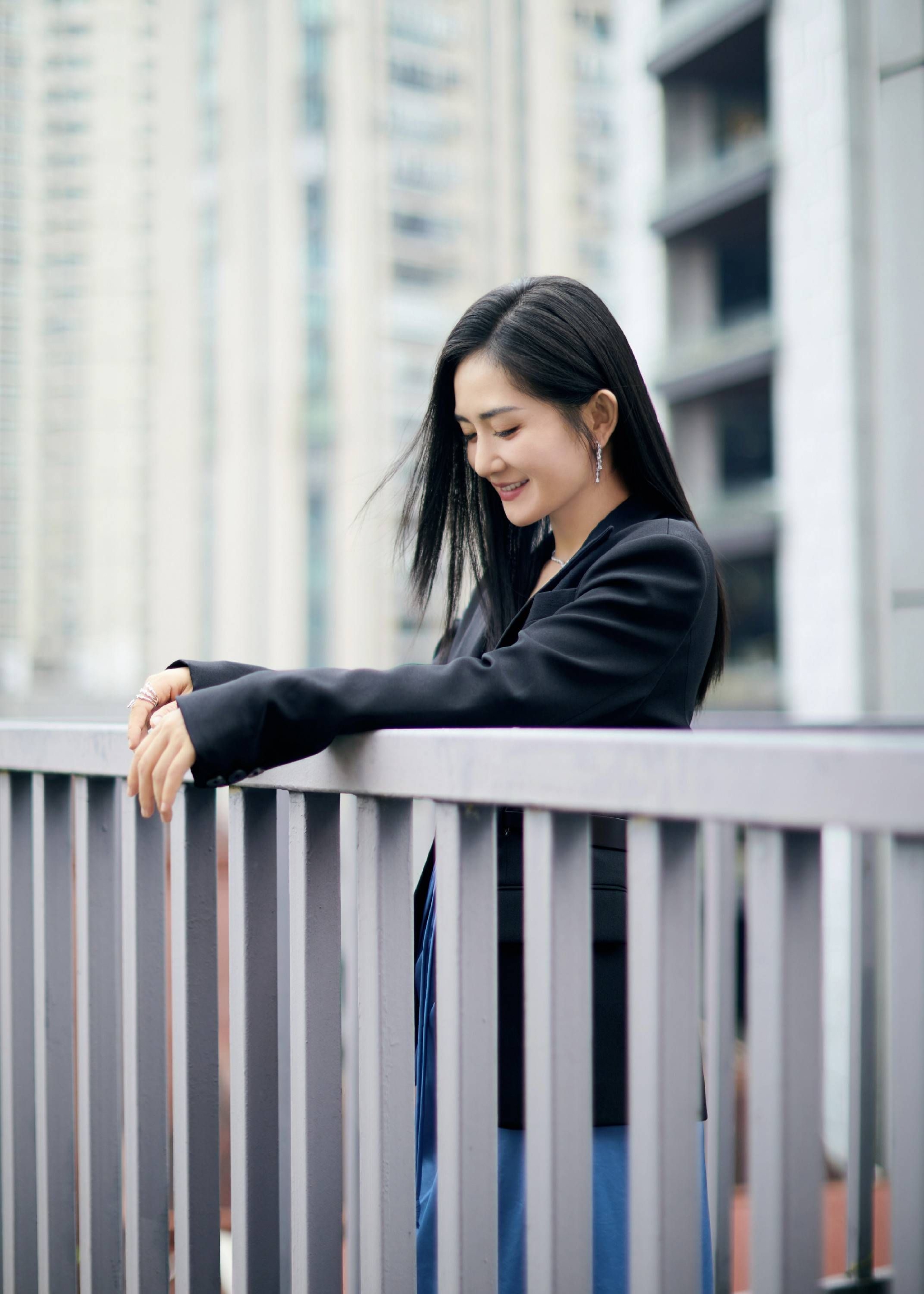 赖声川荒诞喜剧《十三角关系》首演开幕,谢娜表演令人惊艳休闲区蓝鸢梦想 - Www.slyday.coM 赖声川荒诞喜剧《十三角关系》首演开幕,谢娜表演令人惊艳休闲区蓝鸢梦想 - Www.slyday.coM