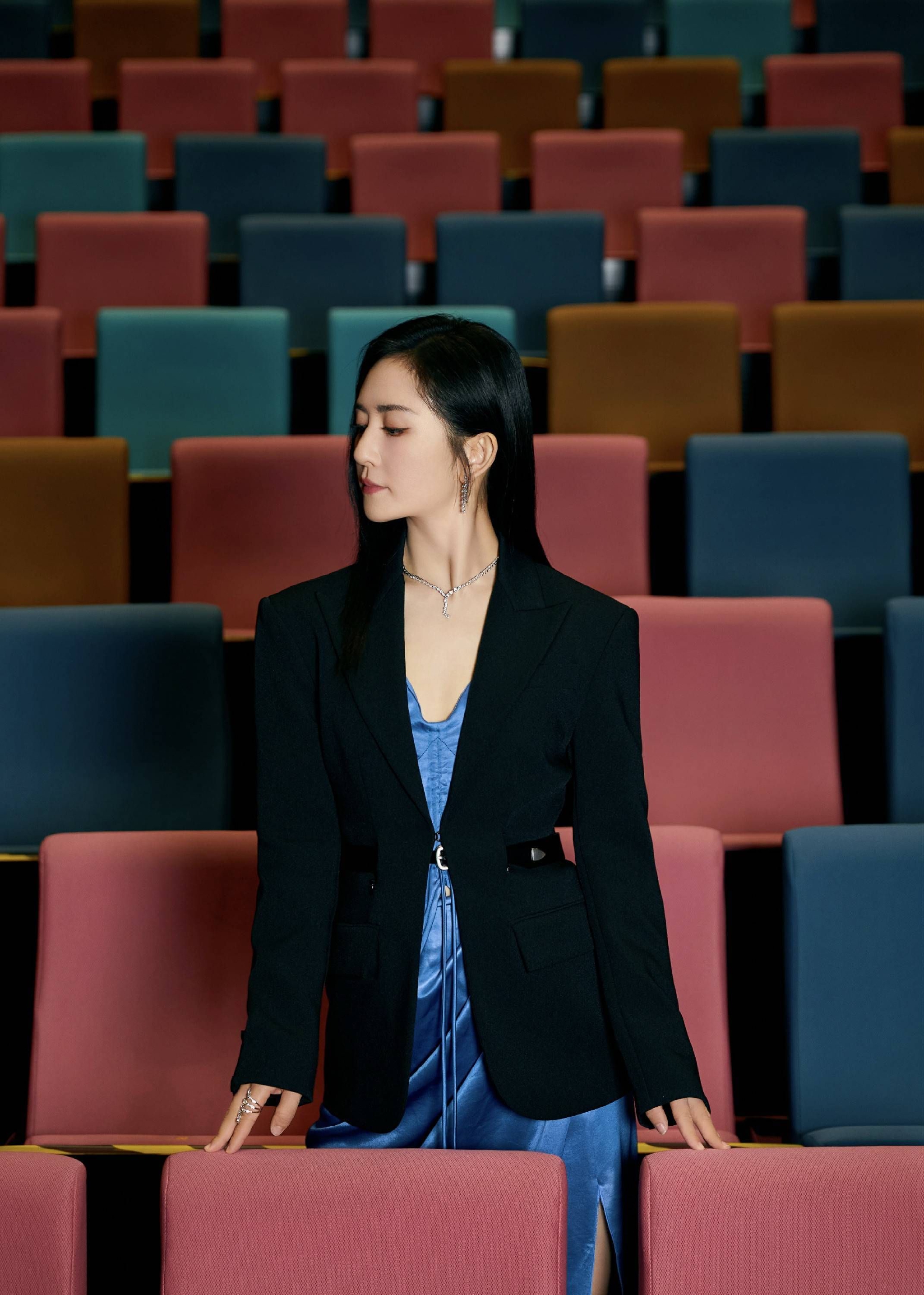 赖声川荒诞喜剧《十三角关系》首演开幕,谢娜表演令人惊艳休闲区蓝鸢梦想 - Www.slyday.coM 赖声川荒诞喜剧《十三角关系》首演开幕,谢娜表演令人惊艳休闲区蓝鸢梦想 - Www.slyday.coM