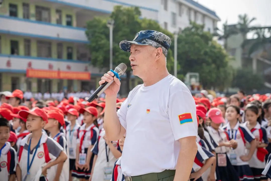 制作航模，收到“月面国旗”，近距离接触院士、特级飞行员！广西大瑶山孩子上了不一样的一堂课休闲区蓝鸢梦想 - Www.slyday.coM