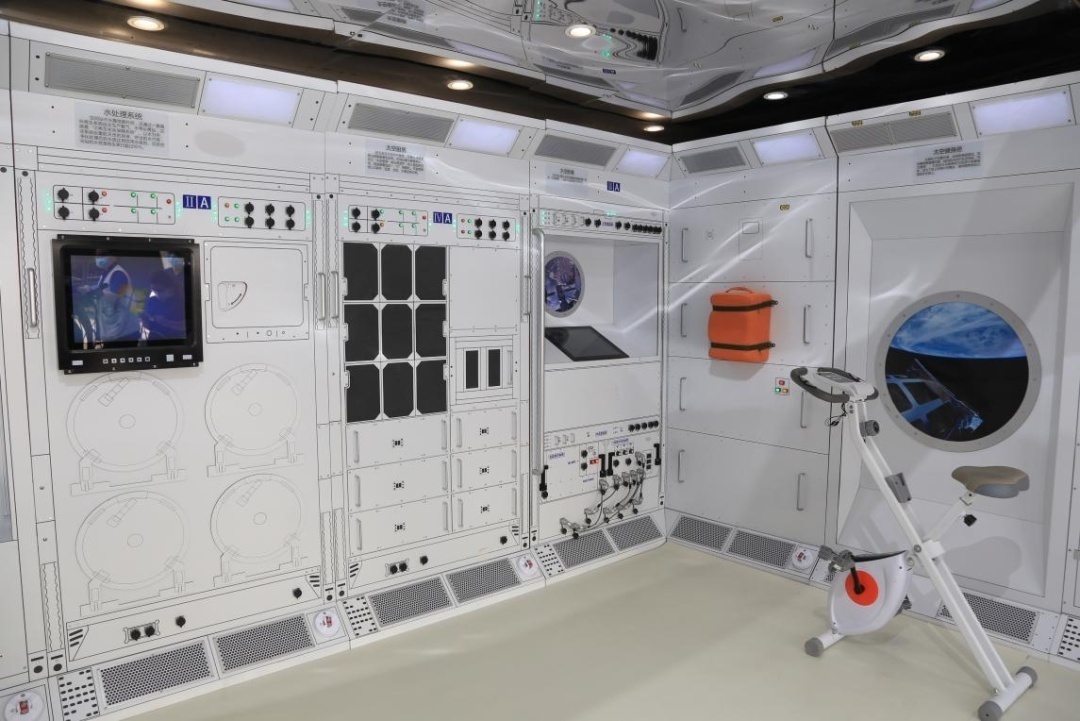 北京科学嘉年华|探访:细看返回舱,空间站里get航天员同款"天宫"生活