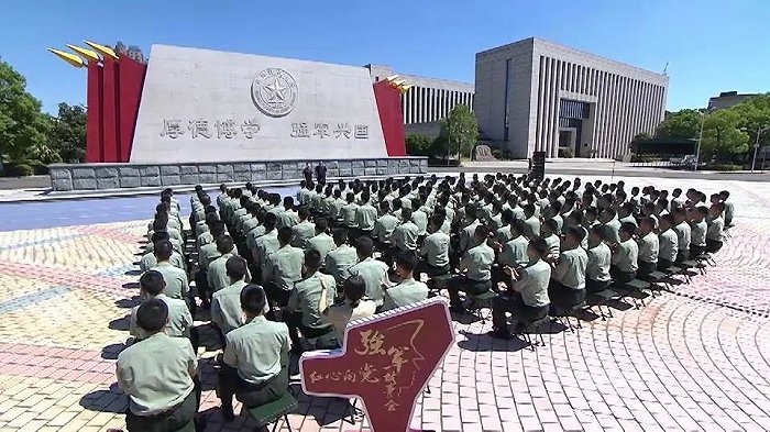 上天入地下海.....这样的硬核故事还有很多！休闲区蓝鸢梦想 - Www.slyday.coM