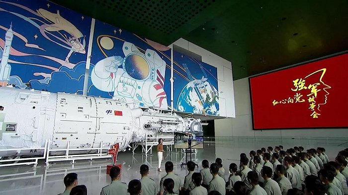 上天入地下海.....这样的硬核故事还有很多！休闲区蓝鸢梦想 - Www.slyday.coM