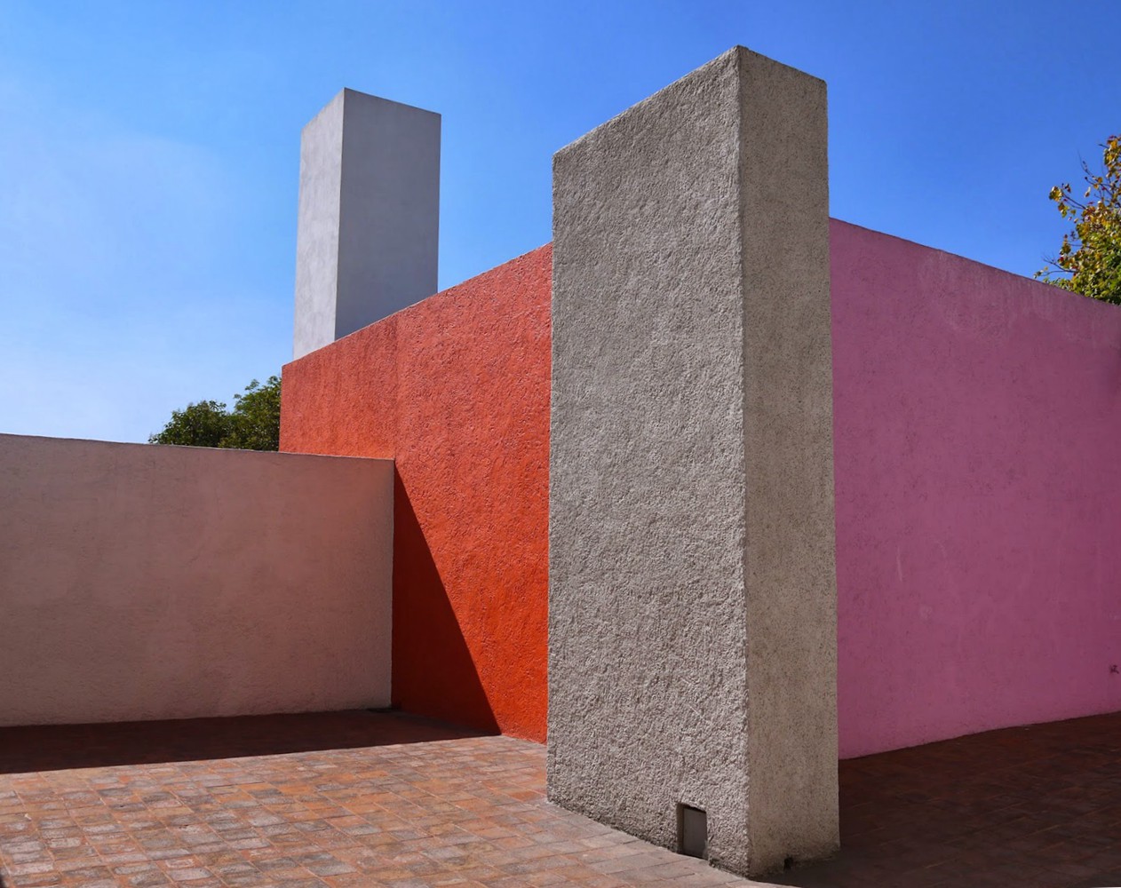 路易斯61巴拉干故居天台上生动的墙体