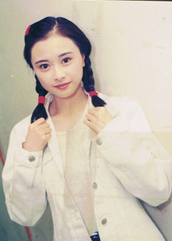 何美钿:从体操运动员到演员,被誉为"最美钟灵",如今47岁仍单身|何美钿