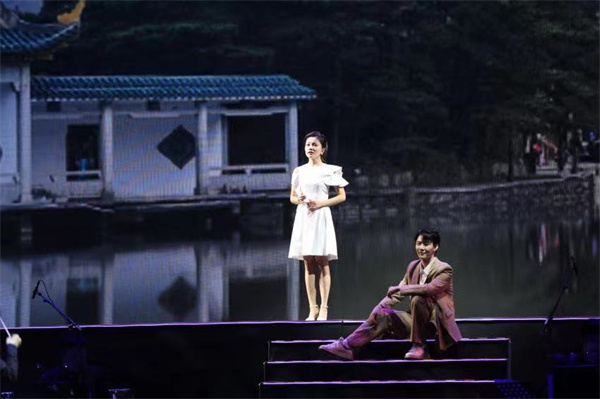 光“音”如梭，朱逢博现身上海轻音乐团音乐会为年轻人打Call休闲区蓝鸢梦想 - Www.slyday.coM