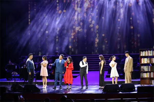 光“音”如梭，朱逢博现身上海轻音乐团音乐会为年轻人打Call休闲区蓝鸢梦想 - Www.slyday.coM