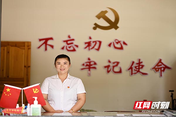 我是界里人丨欧华：语言不够，手势来凑 张家界游山玩水请看这里休闲区蓝鸢梦想 - Www.slyday.coM