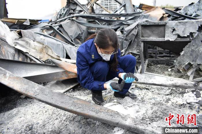 【十年@每一个奋斗的你】“火焰蓝”牛旭琼：等风来，不如去追风休闲区蓝鸢梦想 - Www.slyday.coM