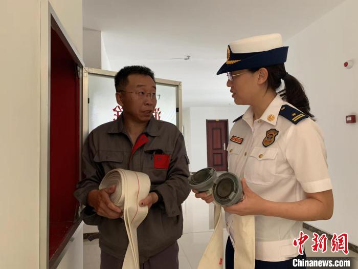 【十年@每一个奋斗的你】“火焰蓝”牛旭琼：等风来，不如去追风休闲区蓝鸢梦想 - Www.slyday.coM