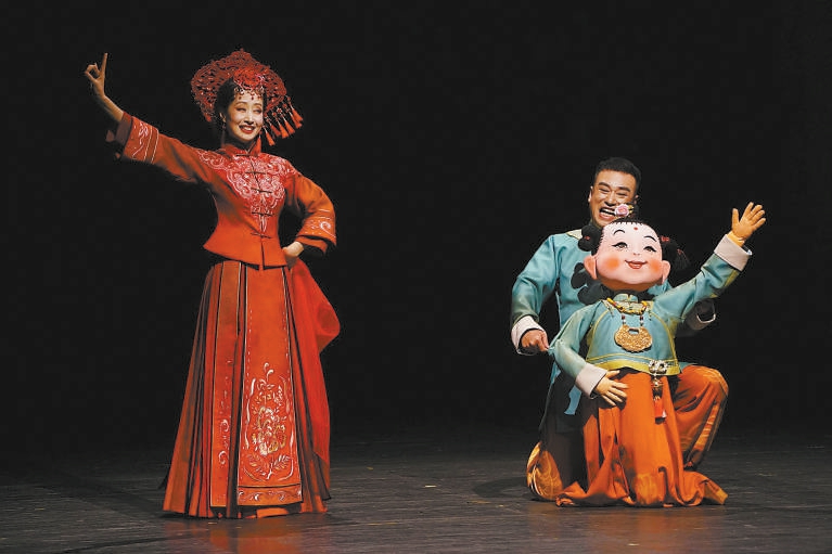 《俗世奇人》中,以清末天津市井生活为背景,以"三言二拍"之笔意,写下