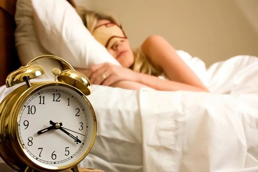 老人家常说，晨不吐口水，午不泄精水，晚不流汗水，是什么意思？