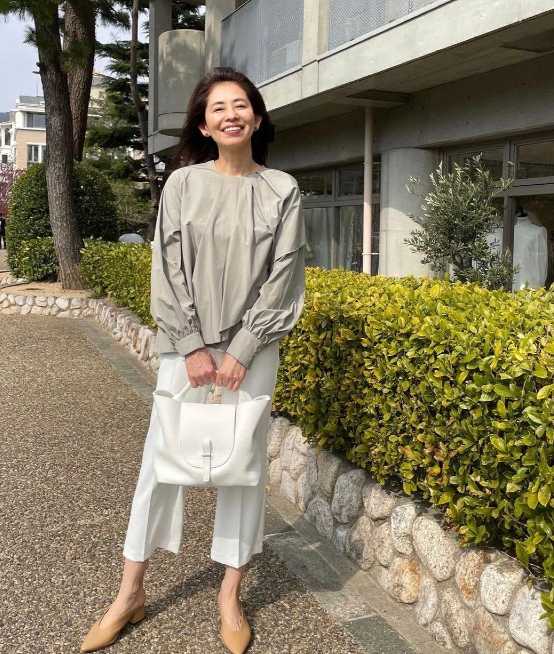 日本主妇穿得简单却显气质,其中3个搭配技巧,中国大妈容易忽略