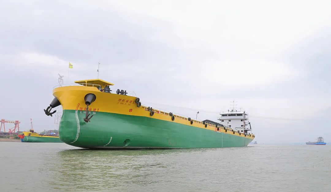 国内首艘绿色智能三峡船型散货船"理航渝建1"正式投运_新浪财经_新浪