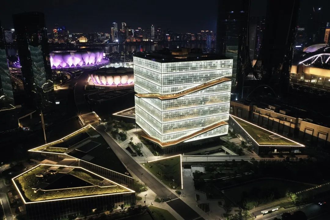 今天起，杭州奥体中心综合训练馆篮球场羽毛球场开放！预约攻略收好|杭州|羽毛球|篮球