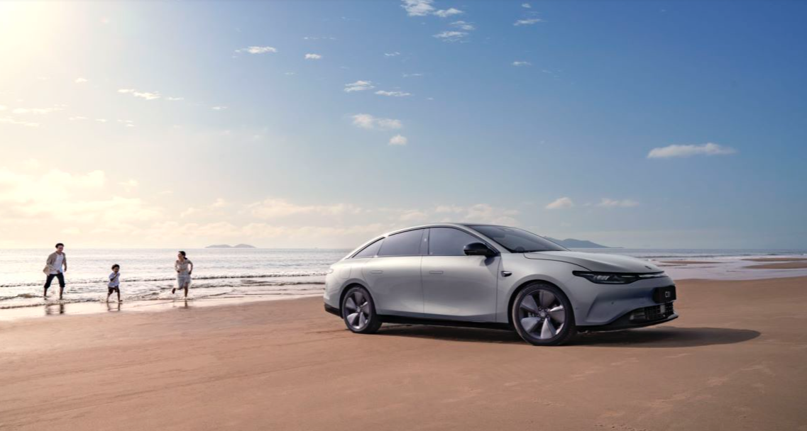 38号车评中心给出“五星好评”，零跑C01的魅力也太大了休闲区蓝鸢梦想 - Www.slyday.coM