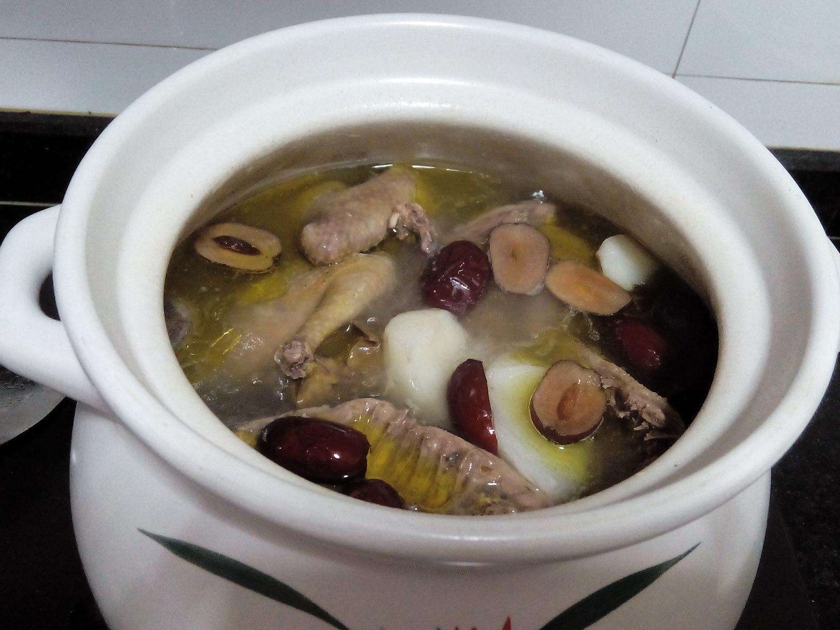 俗话说"一鸽顶九鸡"冬天手脚冰凉的,做这道鸽子汤,营养又暖和__财经