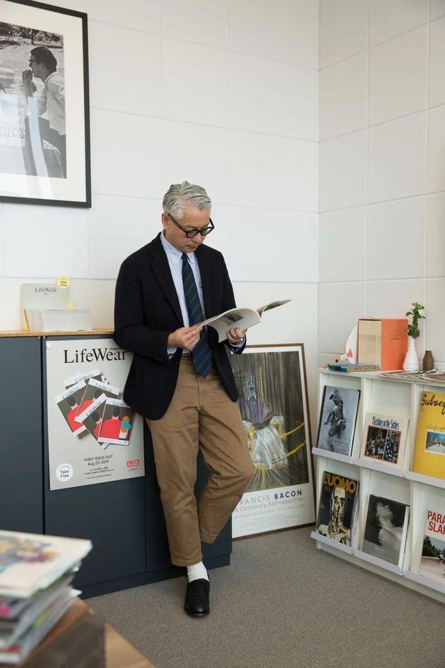 年过50、身高170，让优衣库变“潮”，他的穿搭为什么被人追捧？休闲区蓝鸢梦想 - Www.slyday.coM