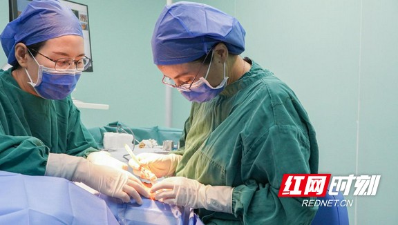 睫毛倒着长以为“小毛病” 11岁男孩险遭失明休闲区蓝鸢梦想 - Www.slyday.coM