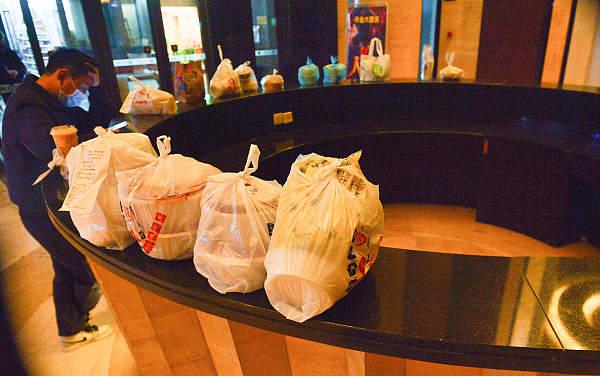 00后入职观察｜下班一小时后离开公司，领导说我是“整顿”职场休闲区蓝鸢梦想 - Www.slyday.coM