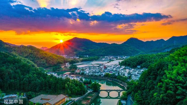 杭州:航拍落日时分的下姜村 山村美景旖旎|杭州市_新浪财经_新浪网