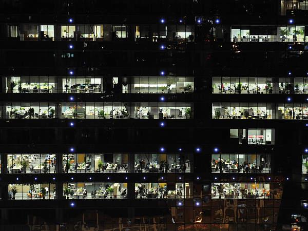 00后入职观察｜下班一小时后离开公司，领导说我是“整顿”职场休闲区蓝鸢梦想 - Www.slyday.coM