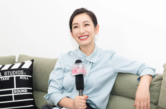 秦海璐与小17岁男星拍亲密戏!