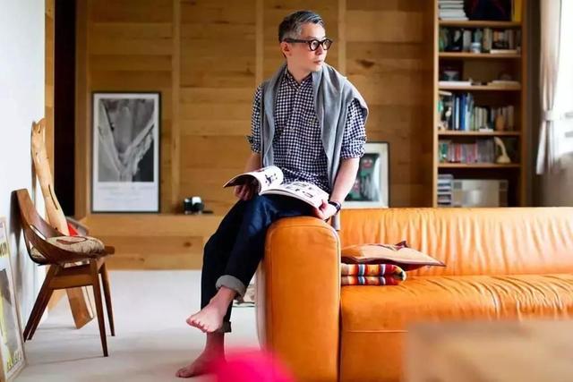 年过50、身高170，让优衣库变“潮”，他的穿搭为什么被人追捧？休闲区蓝鸢梦想 - Www.slyday.coM