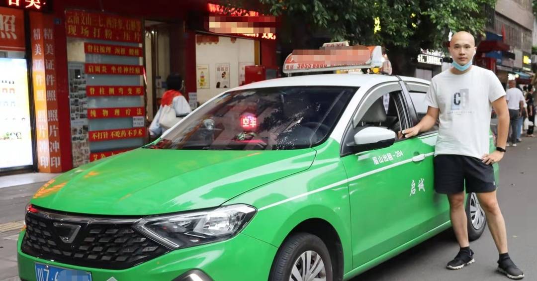 凌晨2点有人落水 四川眉山一出租车司机跳水救人__财经头条