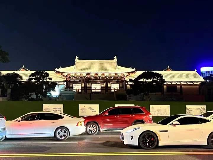 大写的好看，杭州德寿宫项目亮灯，周围居民说：早就盼着进去逛逛，应该快了吧休闲区蓝鸢梦想 - Www.slyday.coM